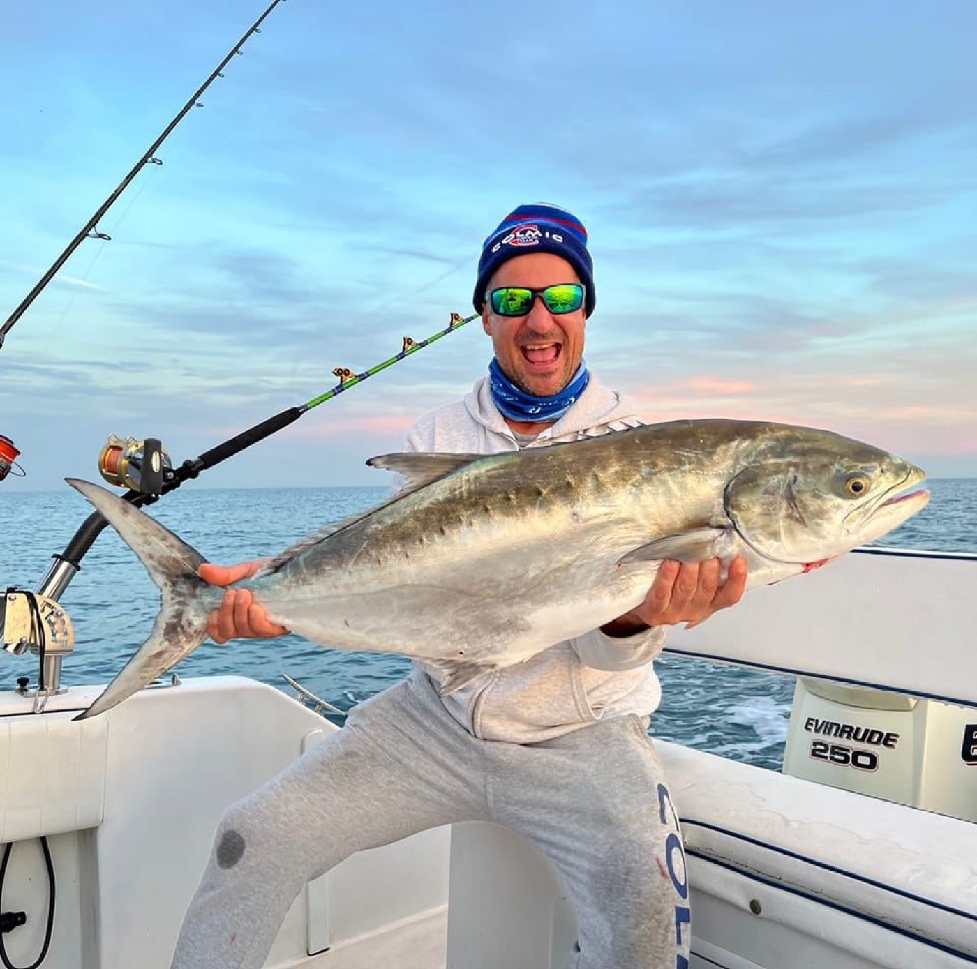 Luca Carriero, titolare di Pesca Senza Limite, in azione di pesca